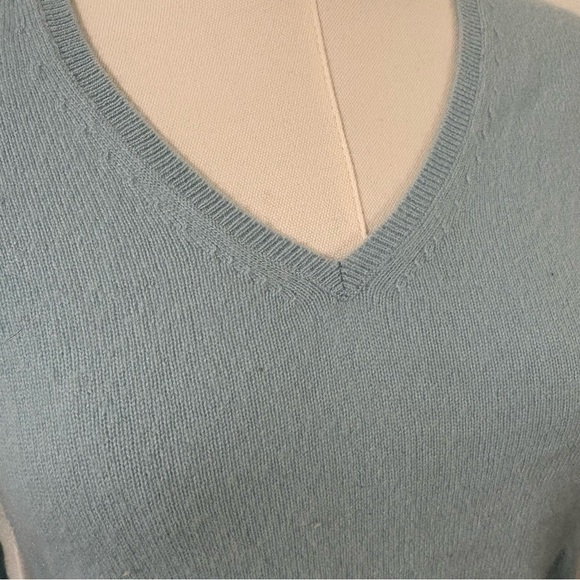 Charter Club Blue 100% 2 Ply Cashmere V-Neck Sweater Sz S Classic Preppy - Picture 3 of 16